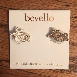 Bevello xo studs